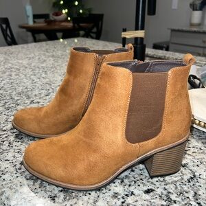 Women’s brown boots
